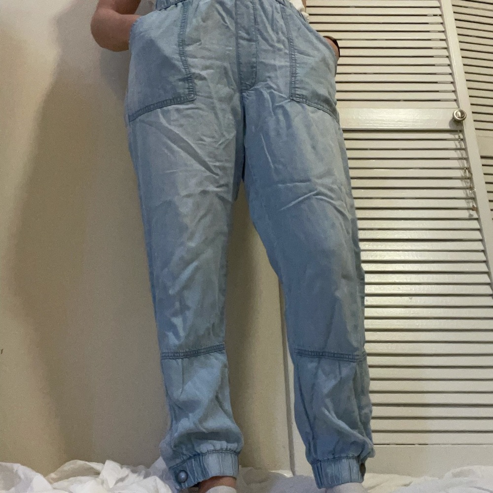 Chambray jogger pants.
